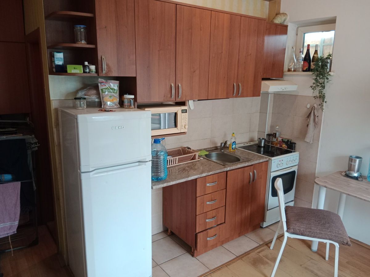 Blok Milana Tepića   uknjižen jednoiposoban stan   062 792 583 5