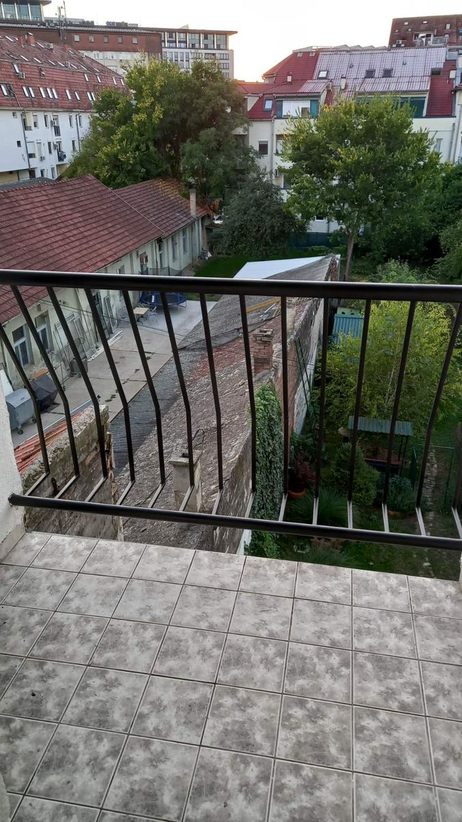 Uknjižen   odlična garsonjera od 19m2   062 792 583 4