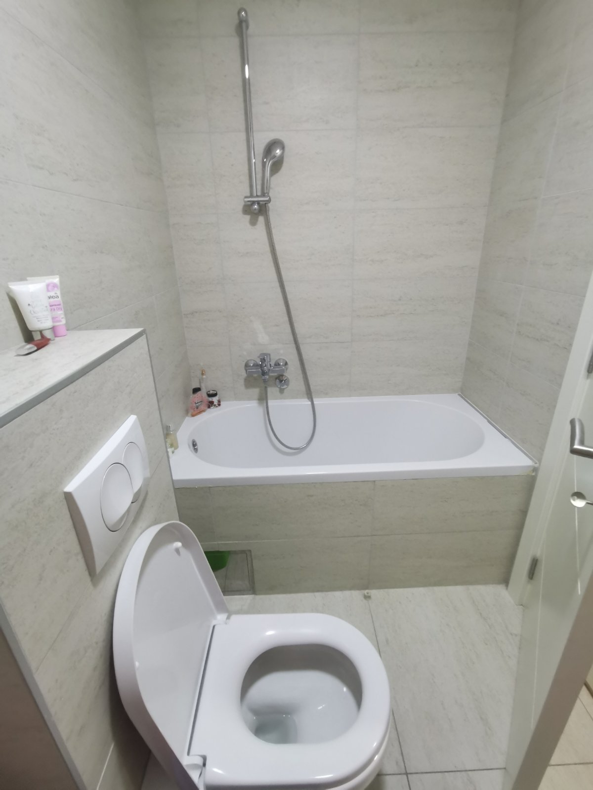 Izdaje se polunamesten stan u Novom Sadu 4