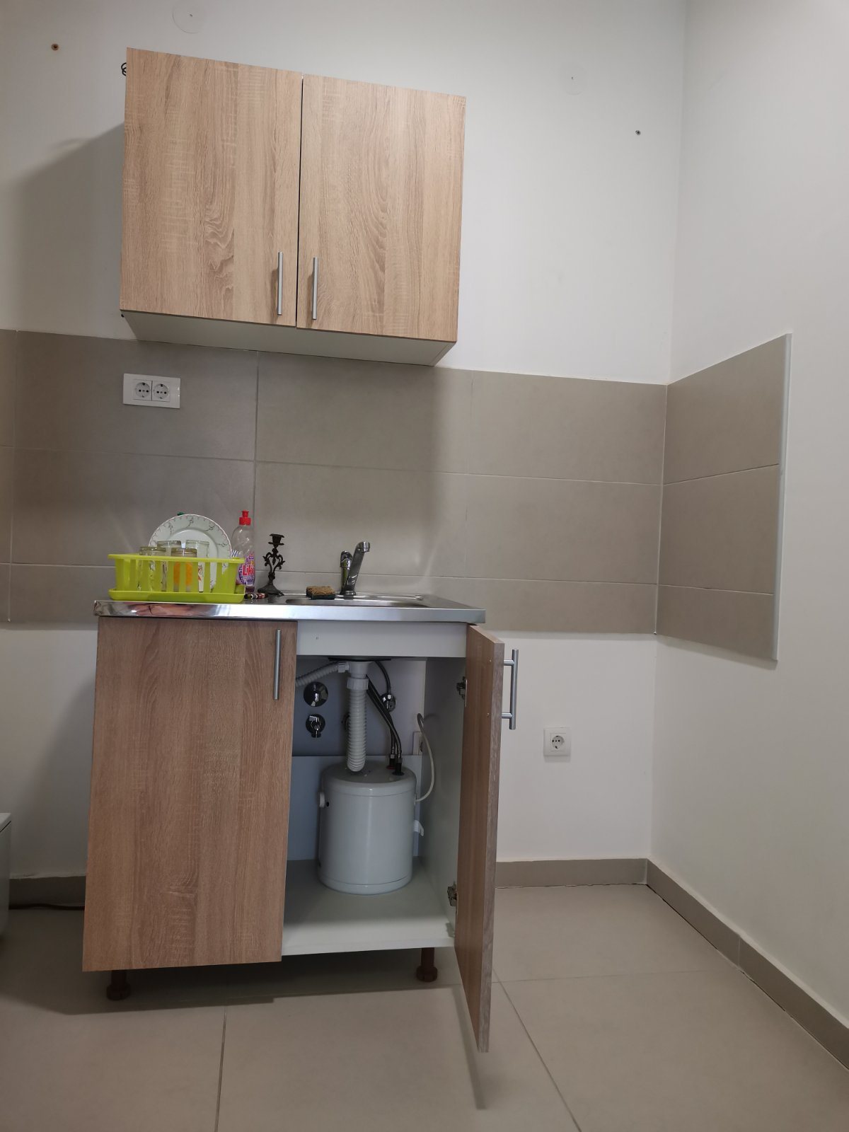 Izdaje se polunamesten stan u Novom Sadu 5