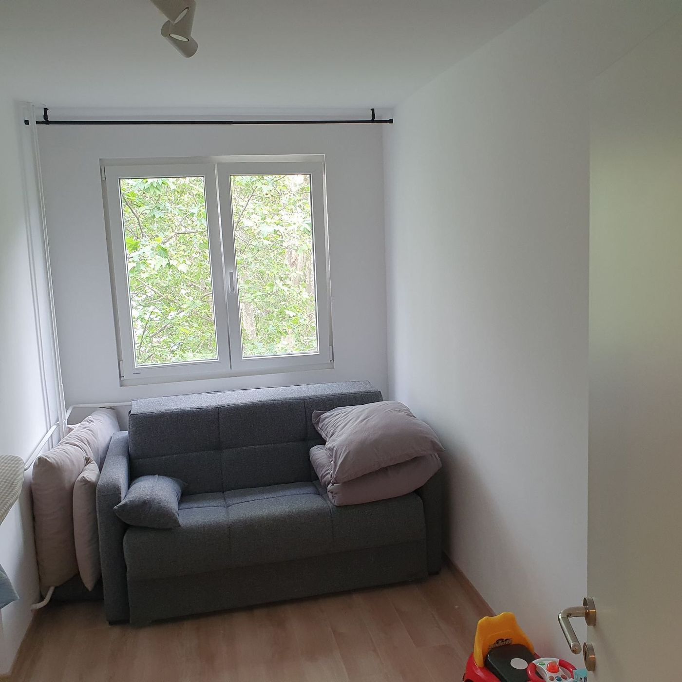 Kompletno renoviran  uknjižen komforan trosoban stan   062 792 583 5