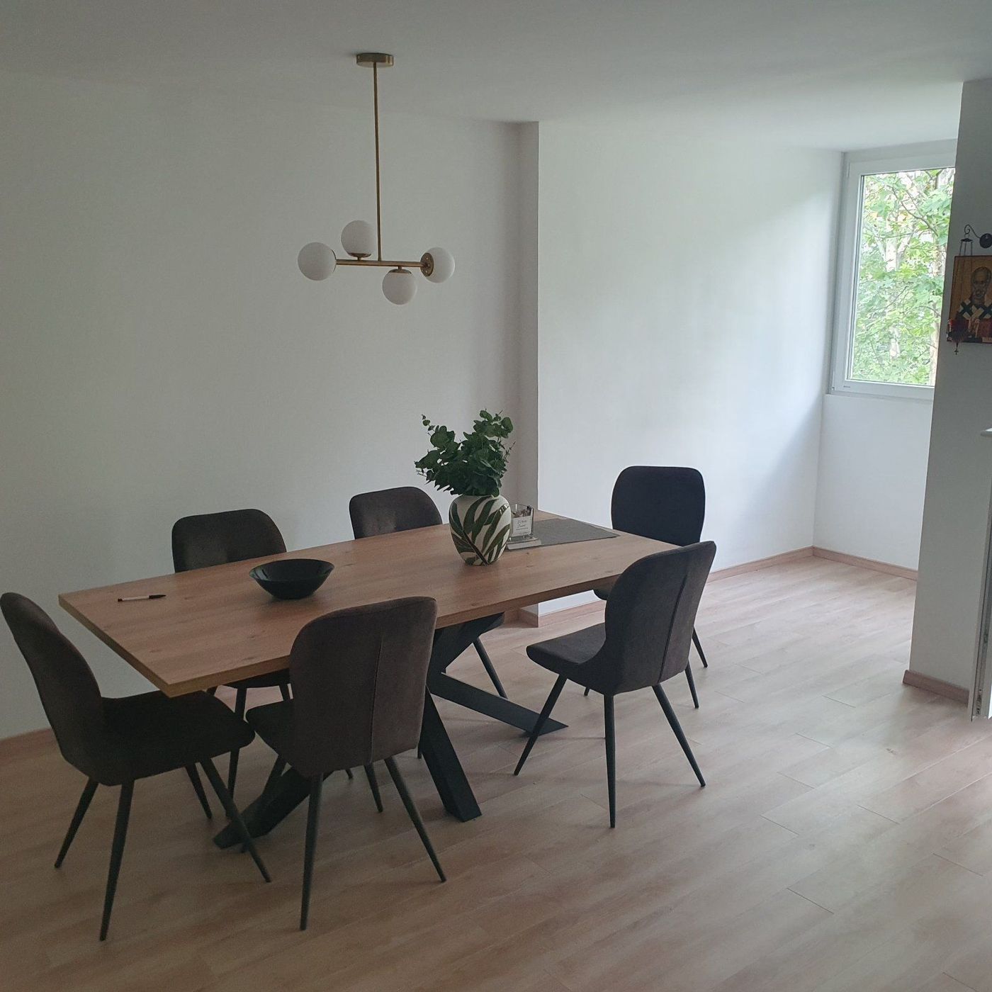 Kompletno renoviran  uknjižen komforan trosoban stan   062 792 583 2