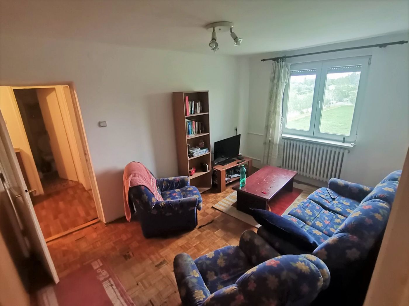 Uknjižen   odličan dvosoban stan   062 792 583 1