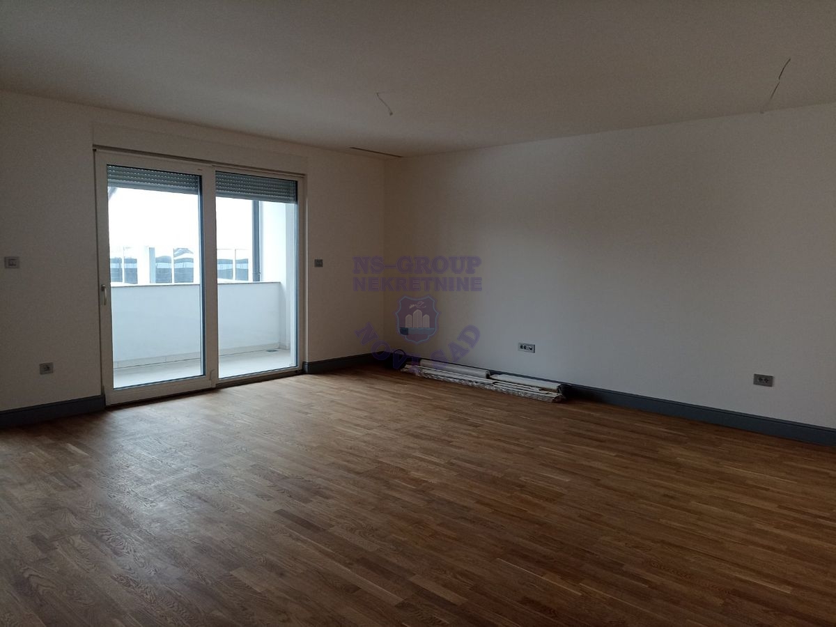 Lux uknjižena zgrada   cena sa PDV om   2 parking mesta   062 792 583 3