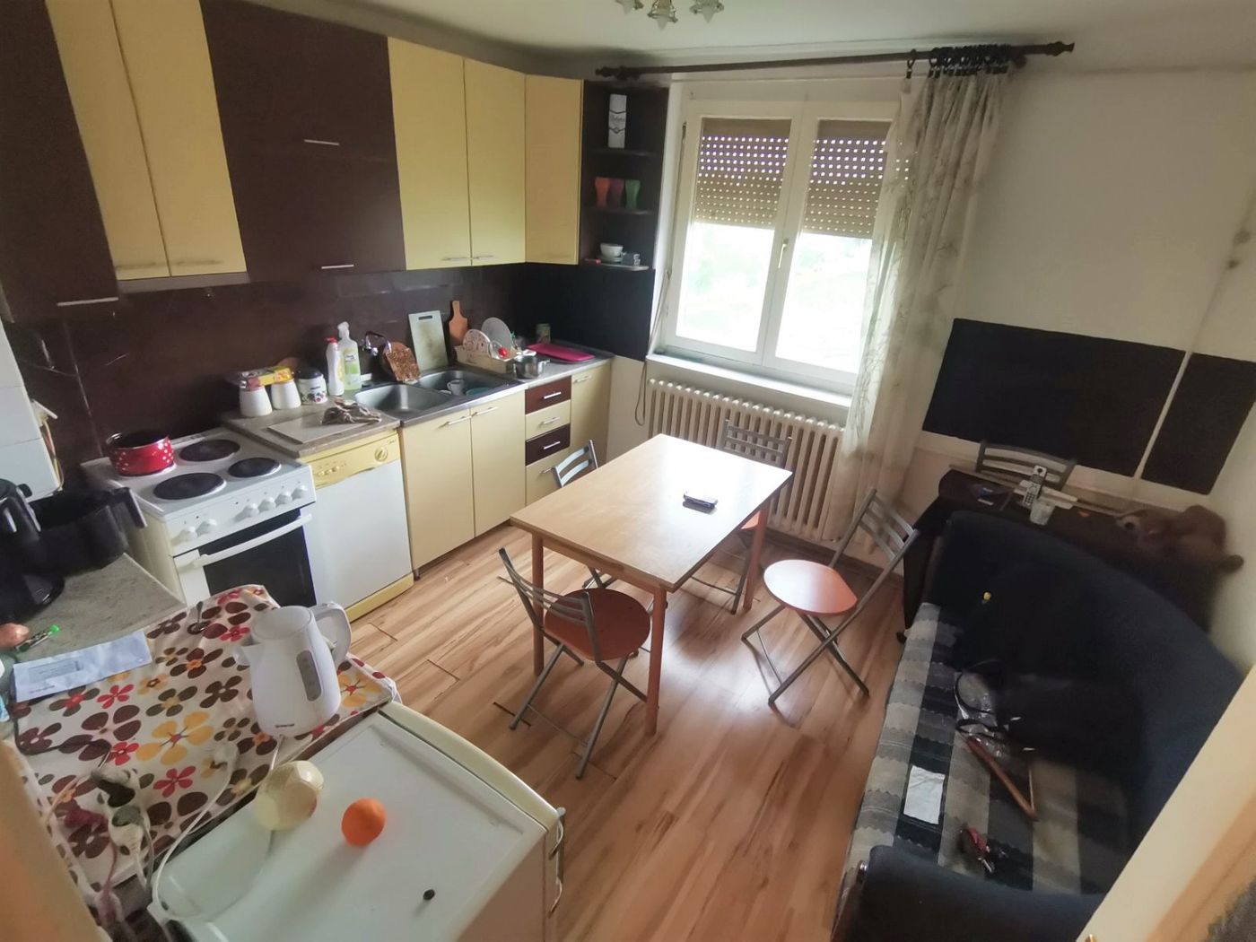 Uknjižen   odličan dvosoban stan   062 792 583 2