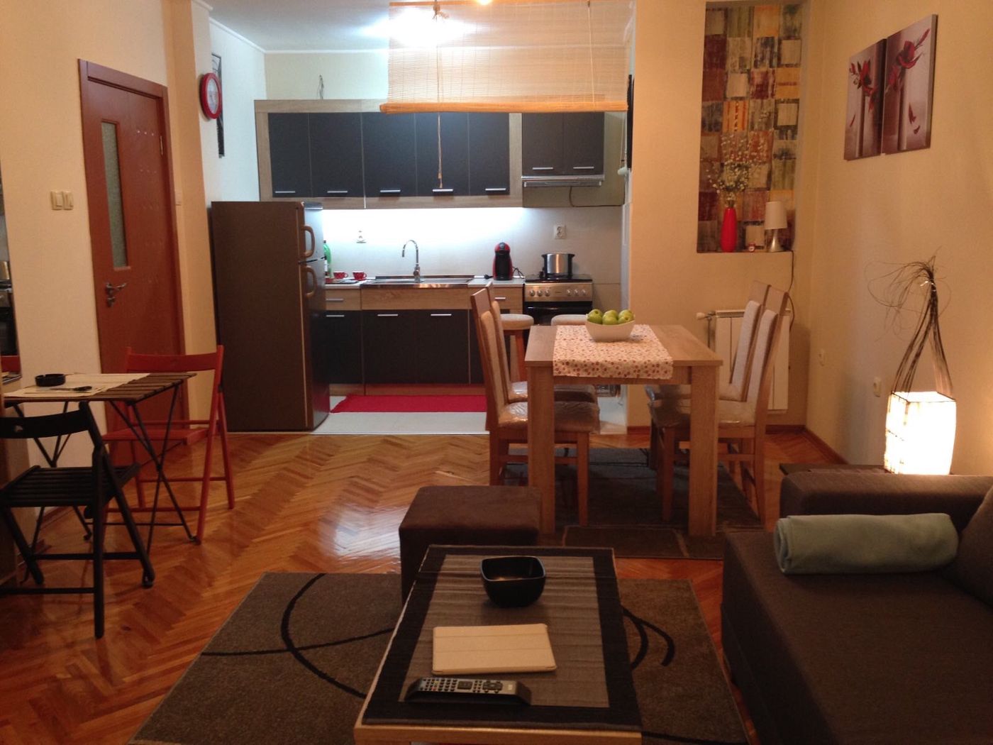 Uknjižen   odličan dvosoban stan   062 792 583 1