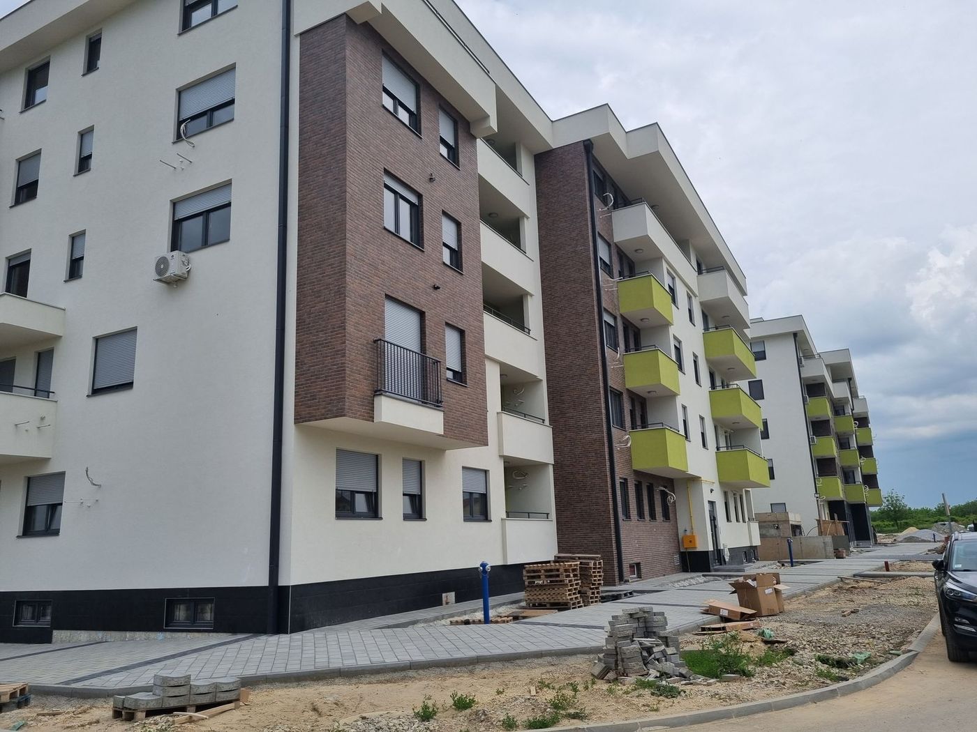 Nov  odmah useljiv   Garden Hill   062 792 583 1