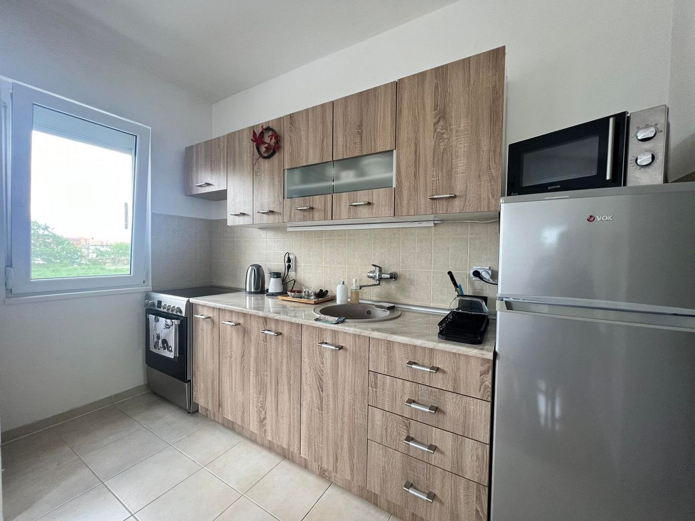 Uknjižen   kompletno namešten   hitna prodaja   062 792 583 3