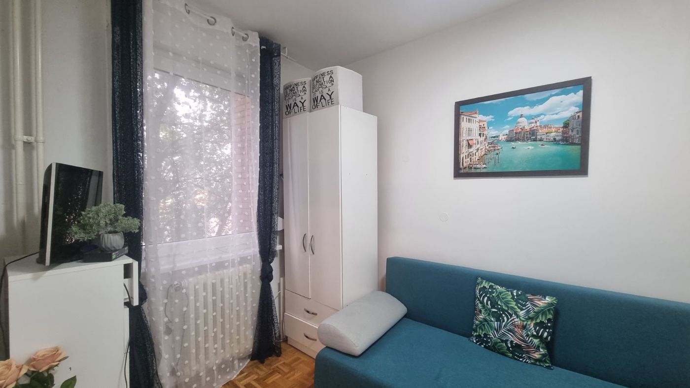 Uknjižen fasadna cigla   kompletno renoviran i namešten   062 792 583 4