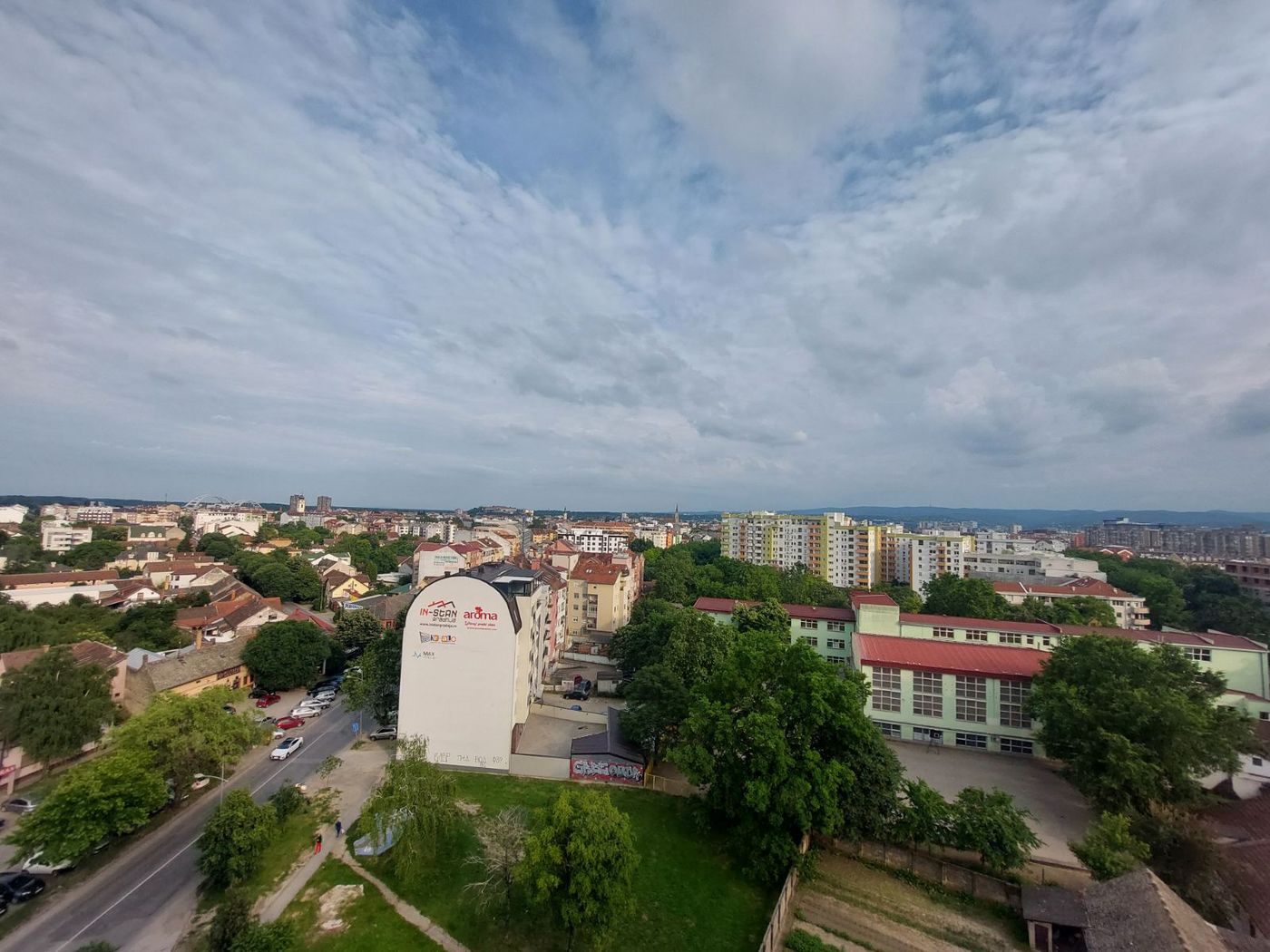 Uknjižen dvosoban stan   blizina centra   062 792 583 5