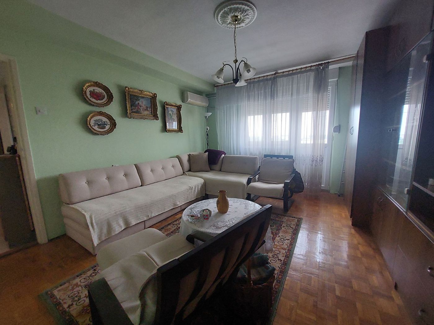 Uknjižen dvosoban stan   blizina centra   062 792 583 2