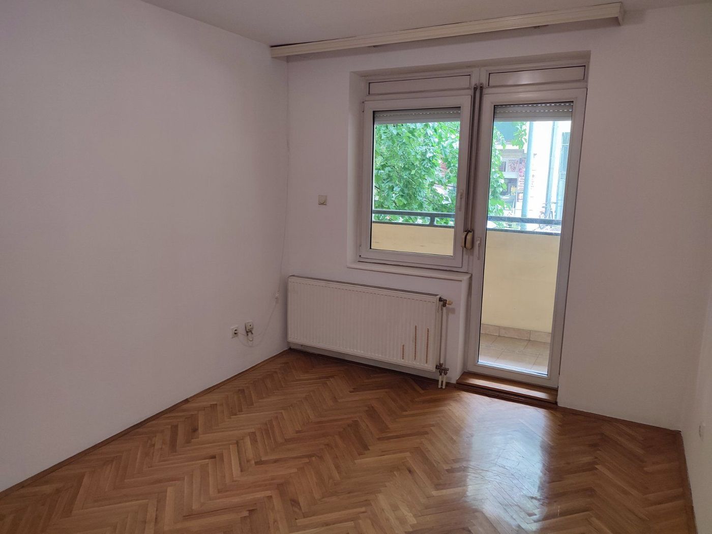 Visoko prizemlje  odmah useljiv uknjižen stan   062 792 583 1