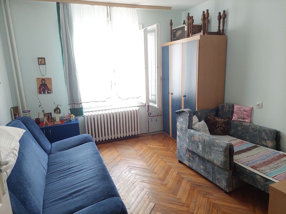 Uknjižen dvosoban stan   visoko prizemlje   062 792 583 3