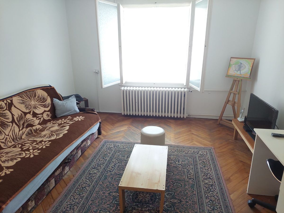 Uknjižen dvosoban stan   visoko prizemlje   062 792 583 2