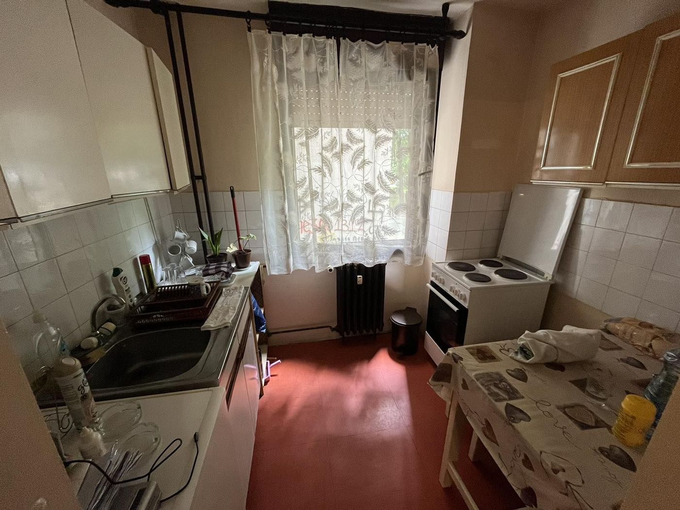 Blok 8   povoljan dvoiposoban stan   062 792 583 2