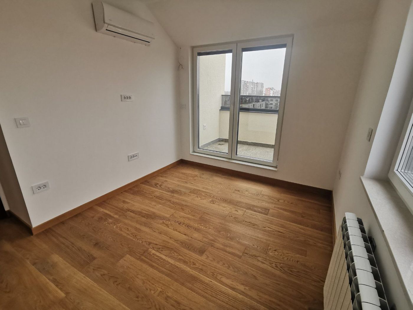 Cena sa PDV om   lux zgrada   odmah useljivo   062 792 583 3