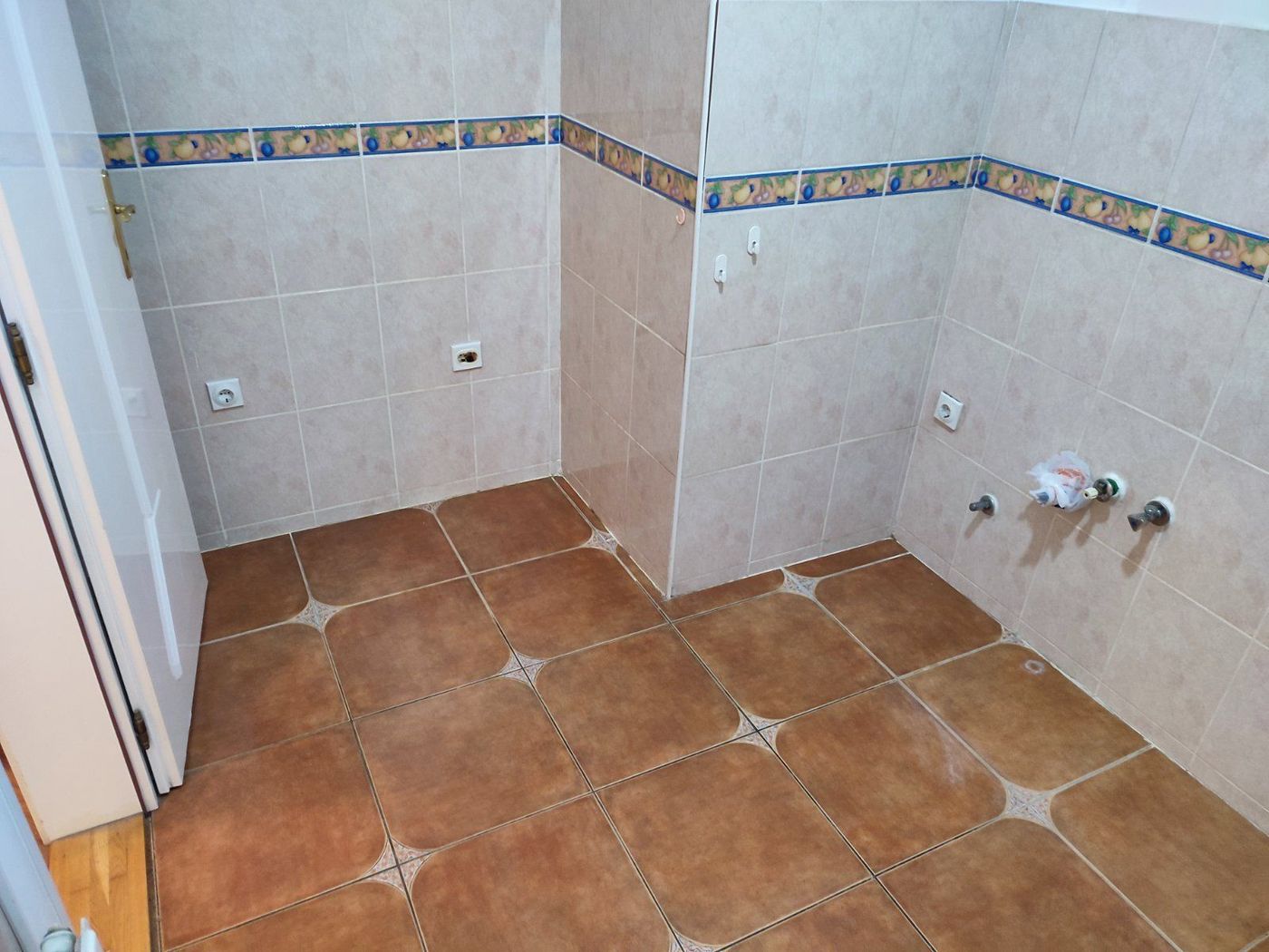 Visoko prizemlje  odmah useljiv uknjižen stan   062 792 583 3