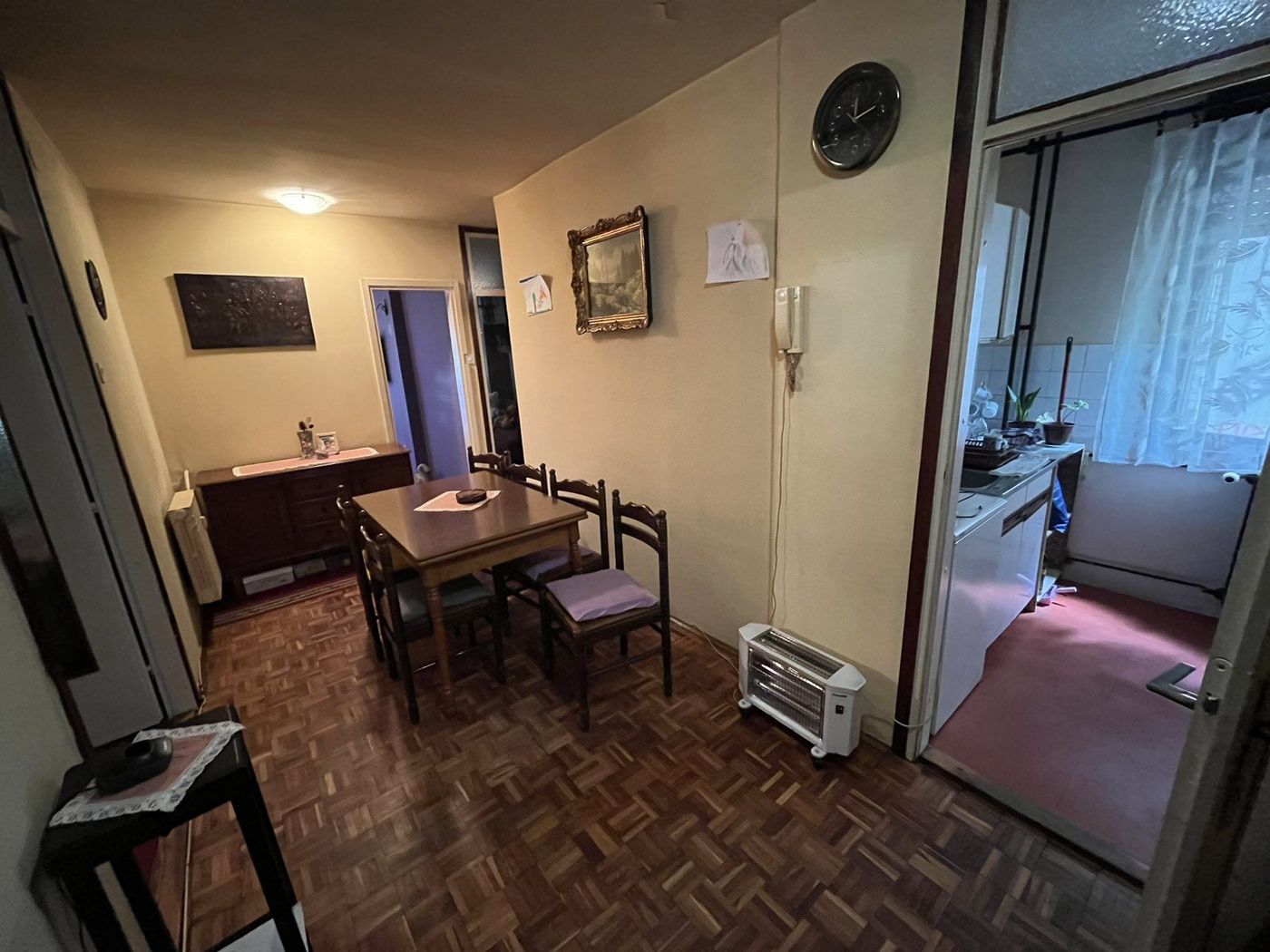 Blok 8   povoljan dvoiposoban stan   062 792 583 4