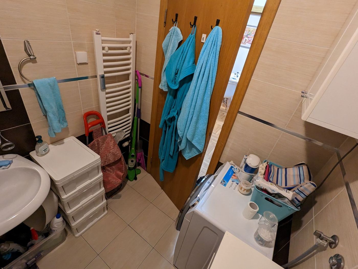 Uknjižen dvosobna stna  visoko prizemlje 3m   širi centar  062 792 583 5