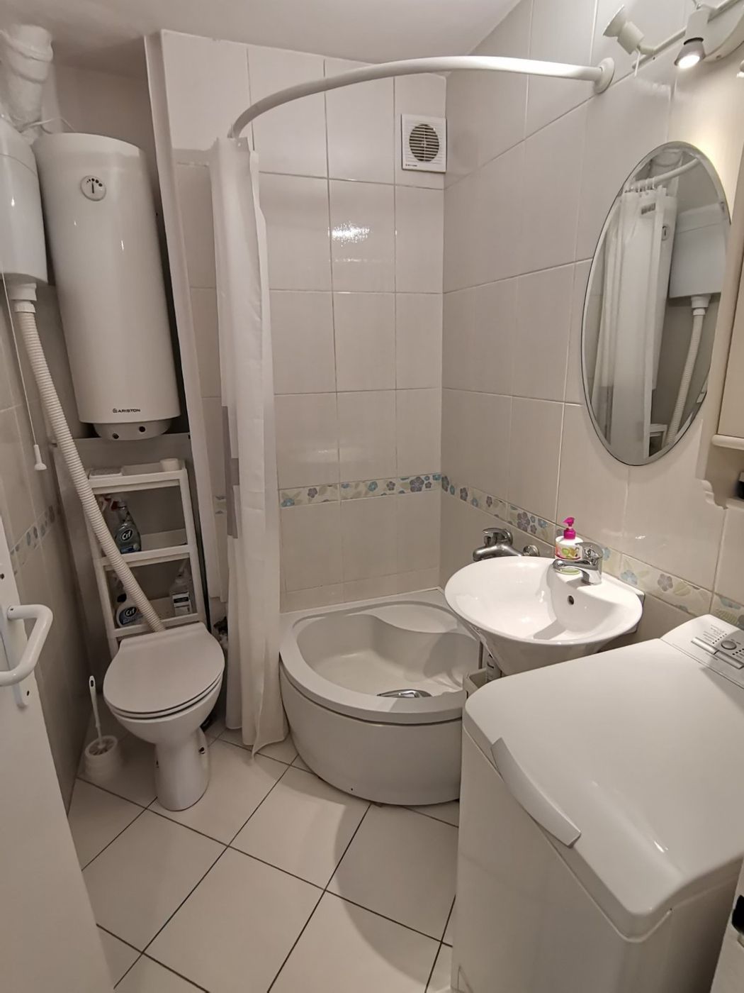 Uknjižen   visoko prizemlje 3m   podrum   062 792 583 4