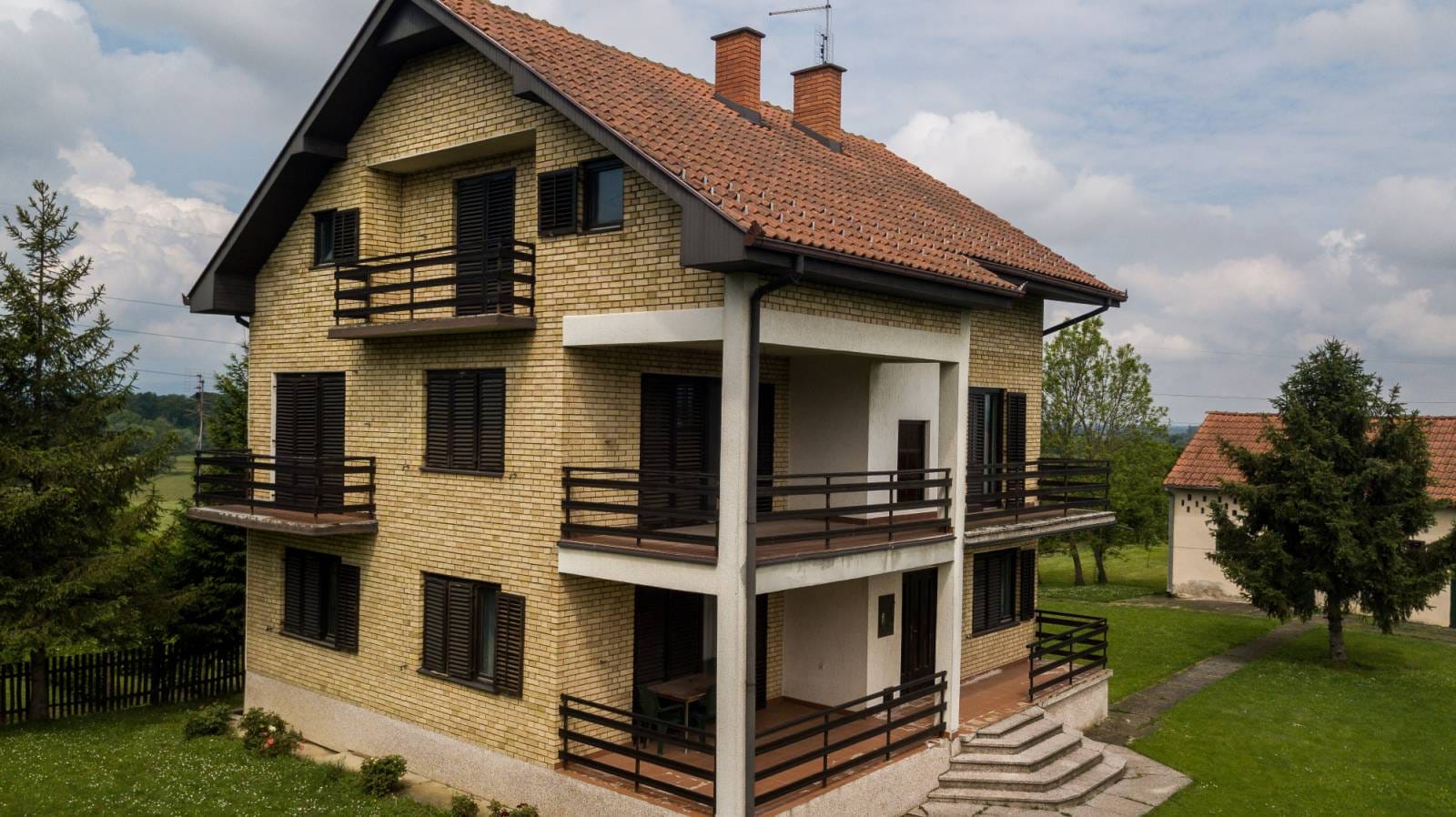 Na prodaju kuća   Gornji Dobrić  Loznica 1