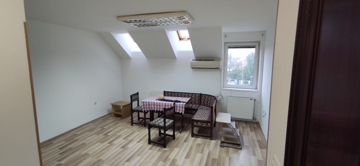 Uknjižen odličan dvosoban stan   062 792 583 1