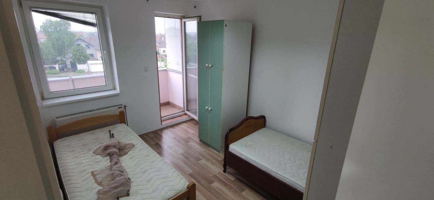 Uknjižen odličan dvosoban stan   062 792 583 2