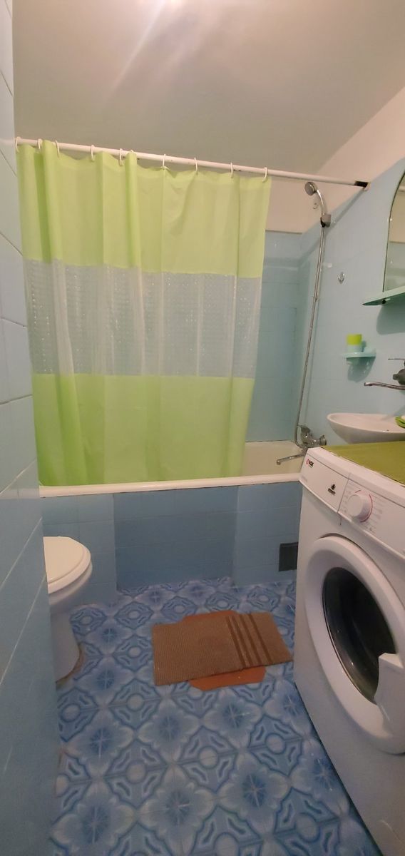 Uknjižen jednoiposoban stan od 32m2   062 792 583 5