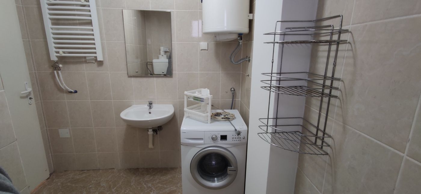 Uknjižen odličan dvosoban stan   062 792 583 4