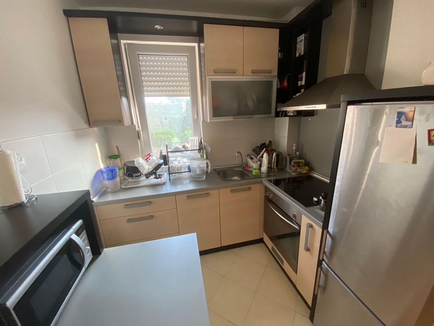 Uknjižen  kompletno namešten  savršen trosoban stan   062 792 583 4