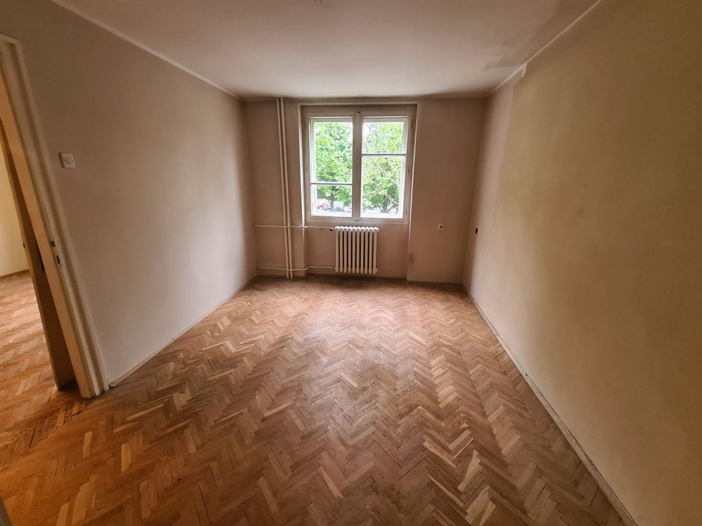 Uknjižen dvosoban stan   odlična investicija   062 792 583 2