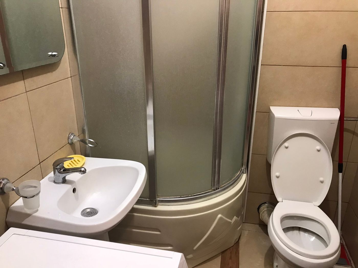 Uknjižena i odmah useljiva garsonjera     062 792 583 4