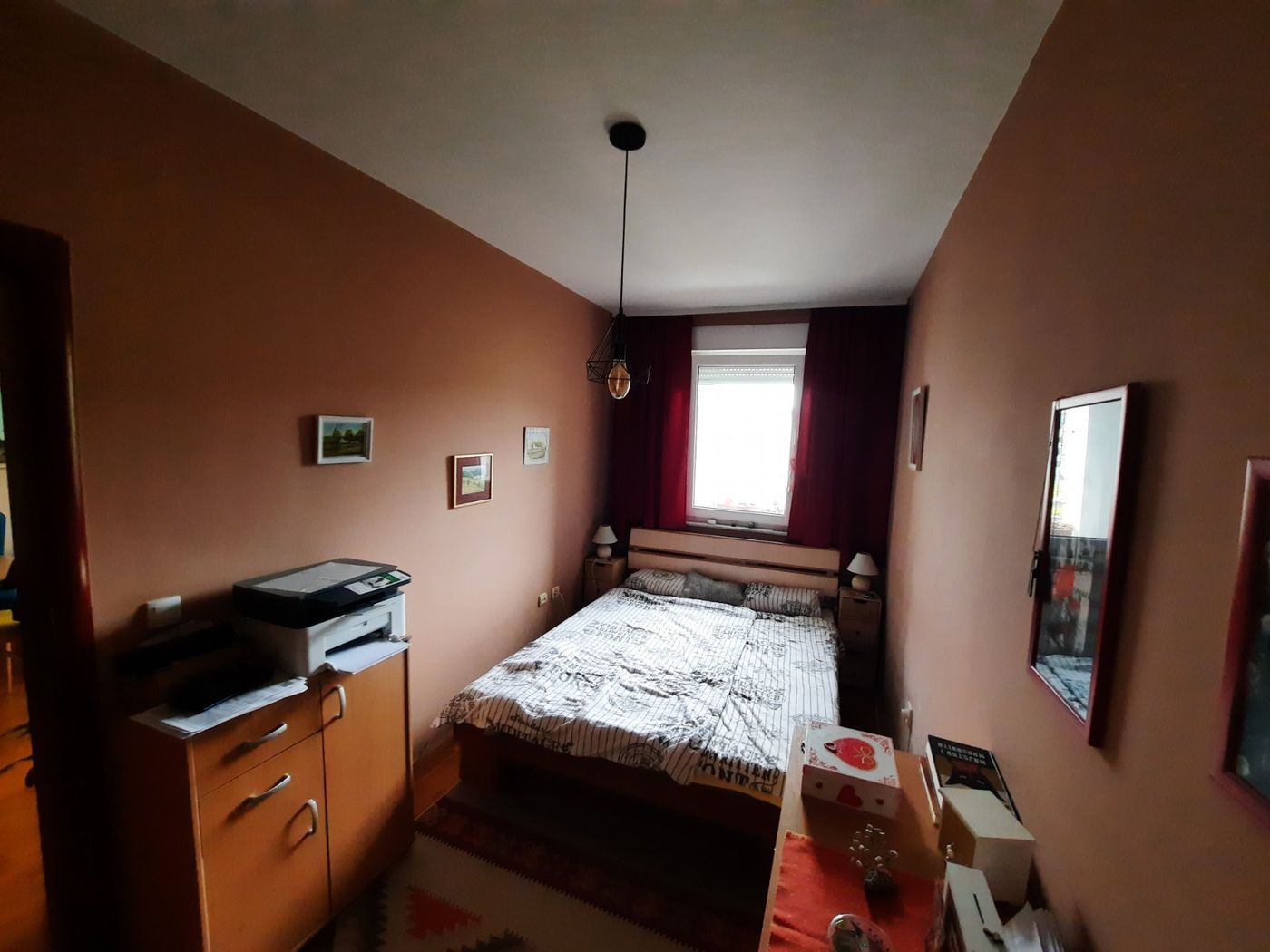 Centar   uknjižen   namešten  parking za stanare   062 792 583 3