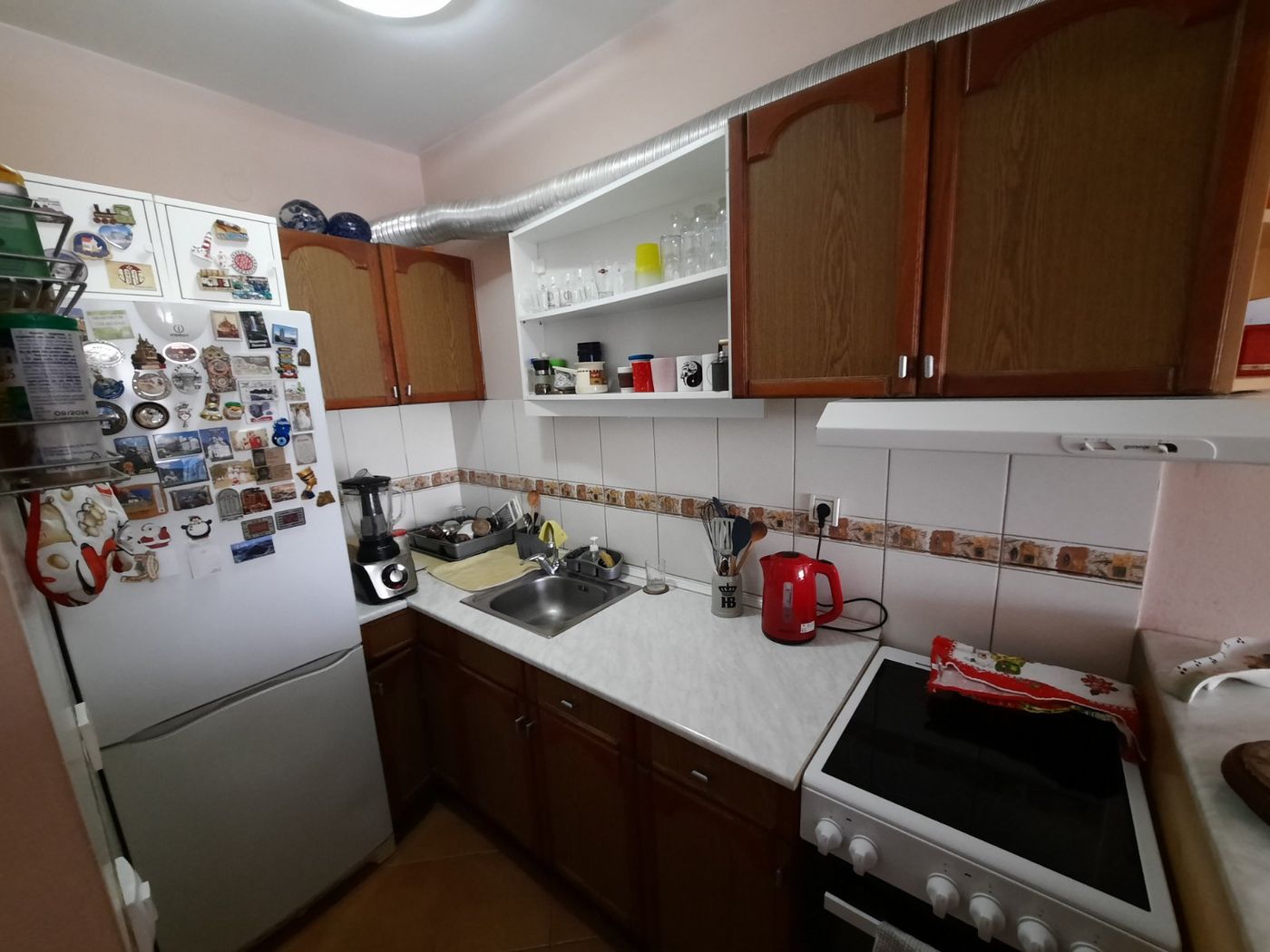 Centar   uknjižen   namešten  parking za stanare   062 792 583 2