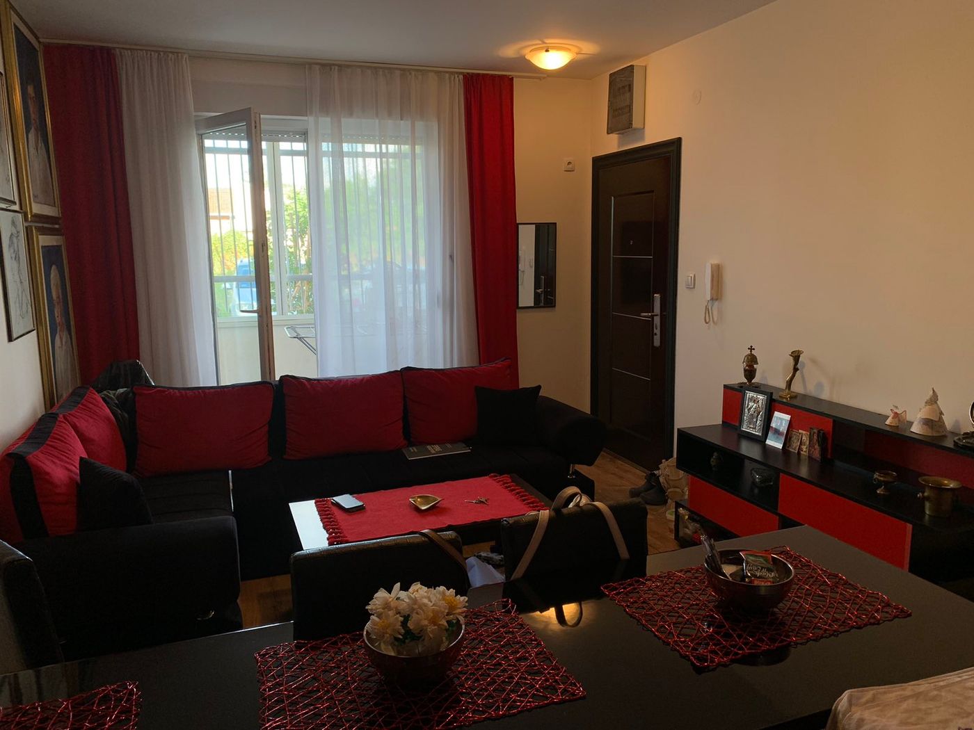 Uknjižen jednoiposoban stan   bez ulaganja   062 792 583 2