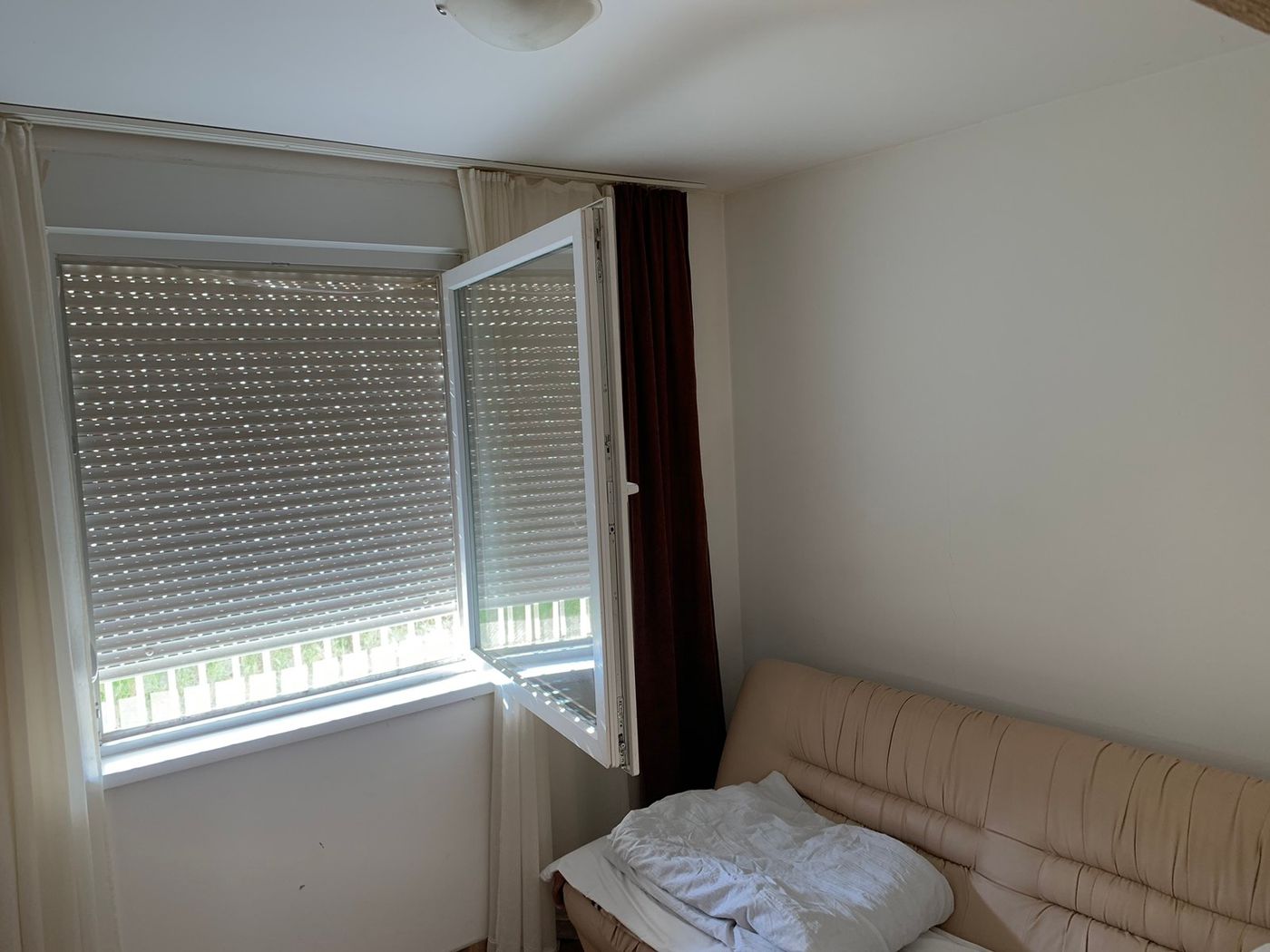 Uknjižen jednoiposoban stan   bez ulaganja   062 792 583 3