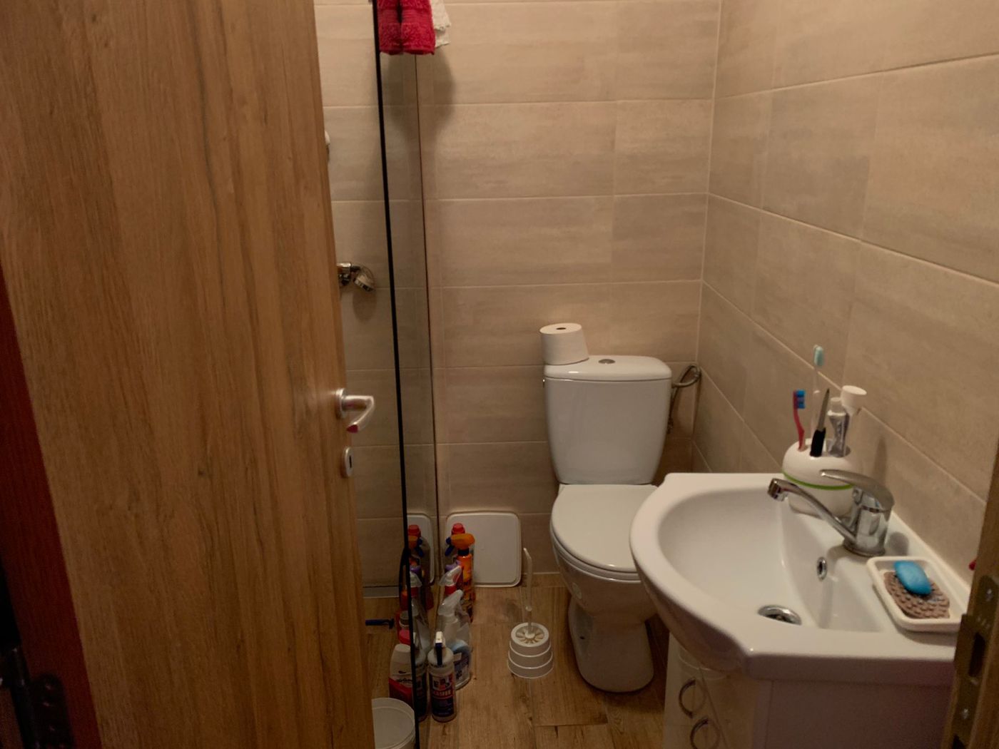 Uknjižen jednoiposoban stan   bez ulaganja   062 792 583 4