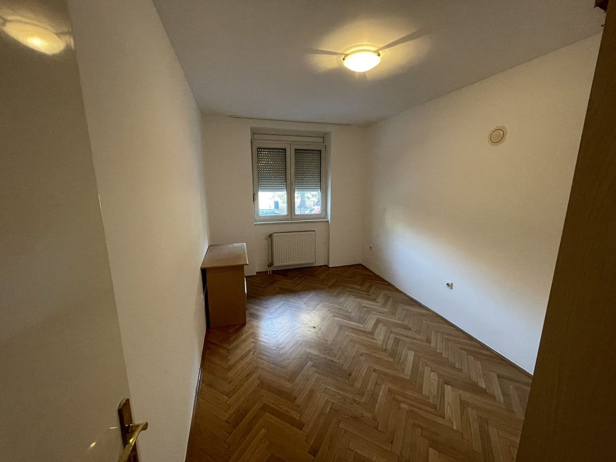 Odmah useljiv  odličan jednoiposoban stan   062 792 583 4