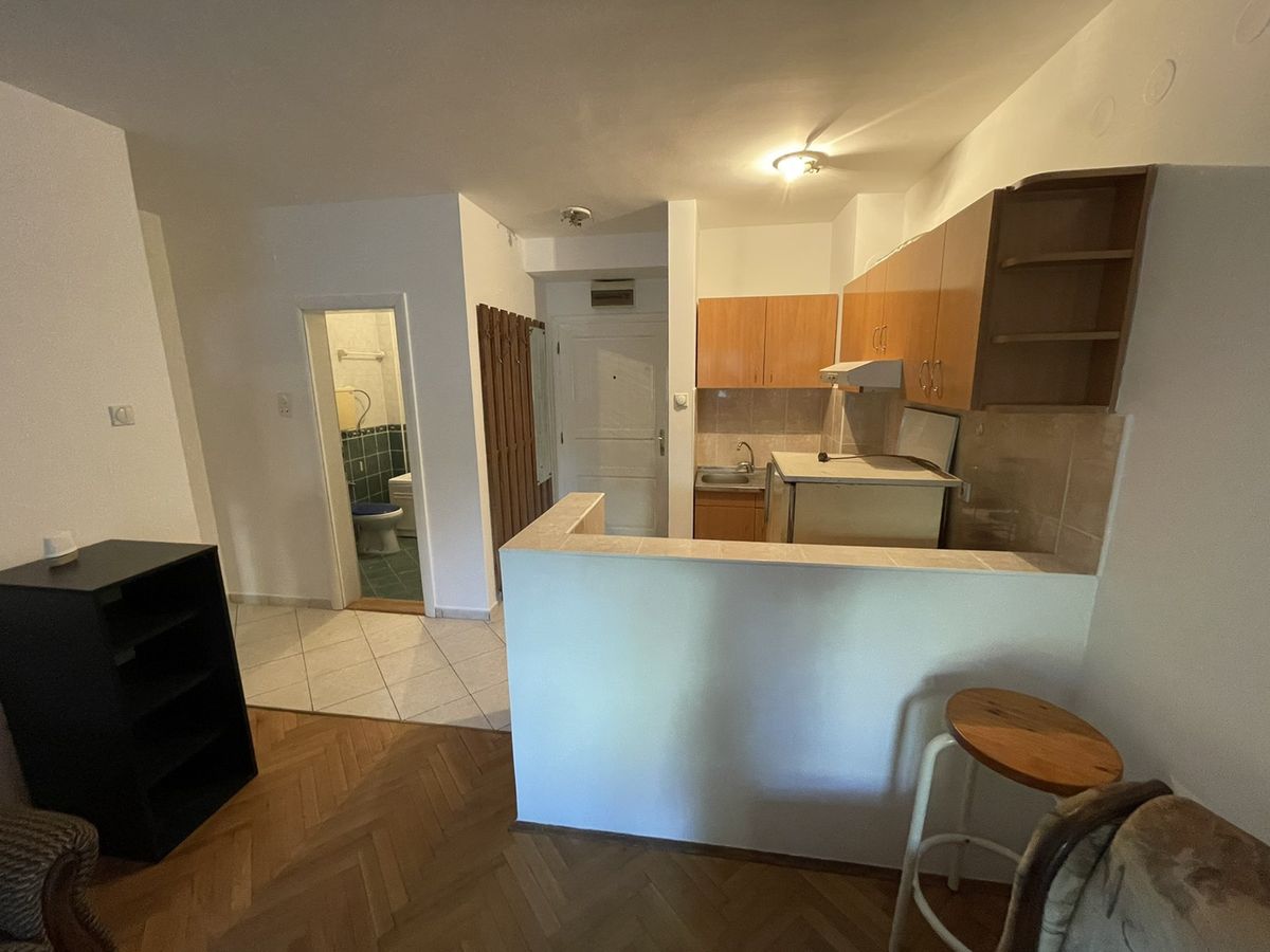 Odmah useljiv  odličan jednoiposoban stan   062 792 583 3