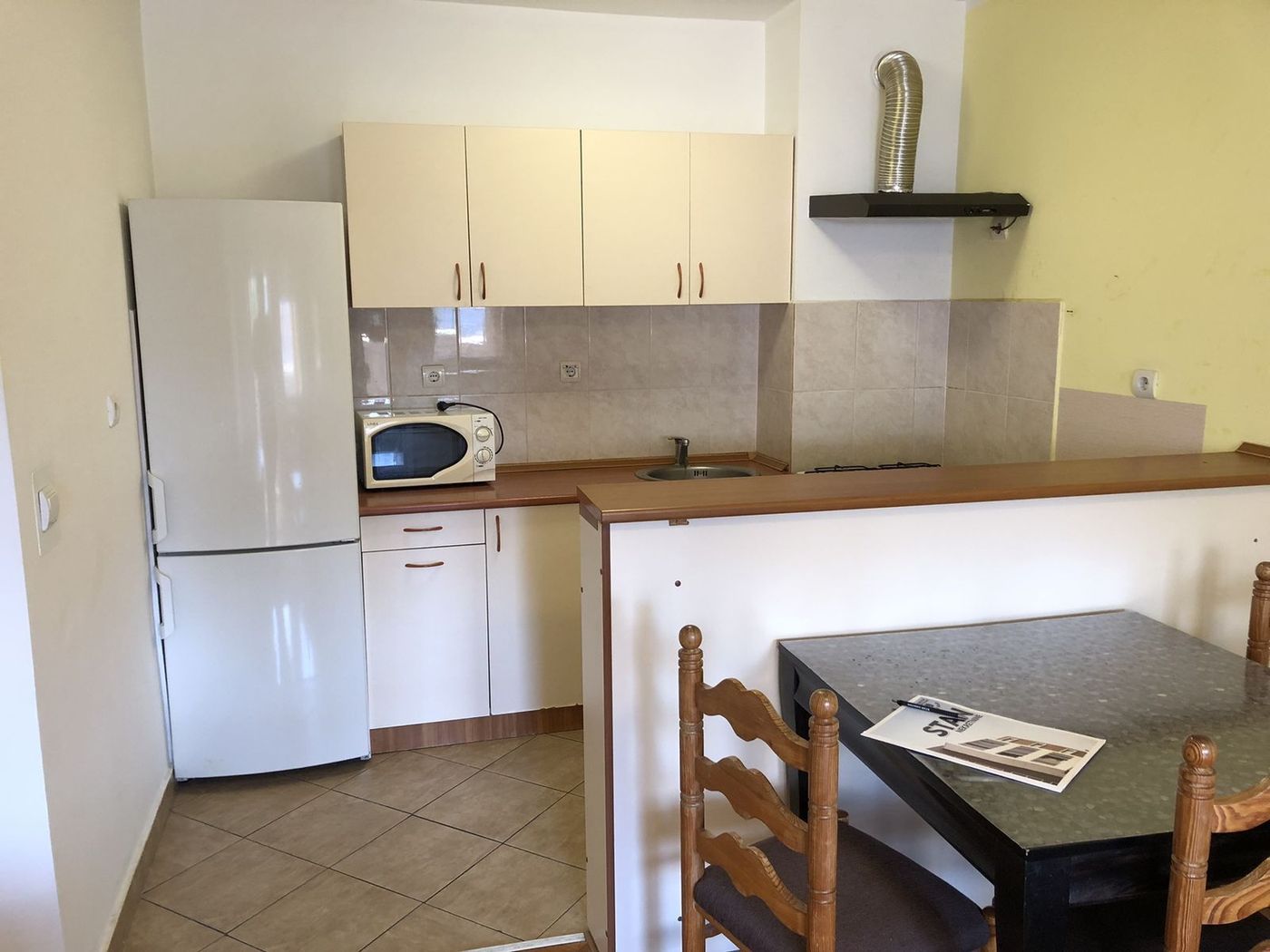 Uknjižen   namešten   jedna od najtraženijih lokacija   062 792 583 2