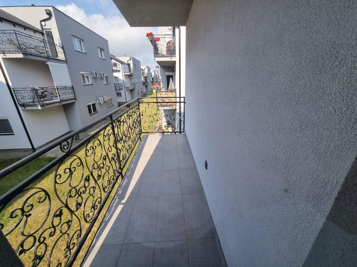 Cena sa PDV om   odmah useljivo   troiposoban stan   062 792 583 5