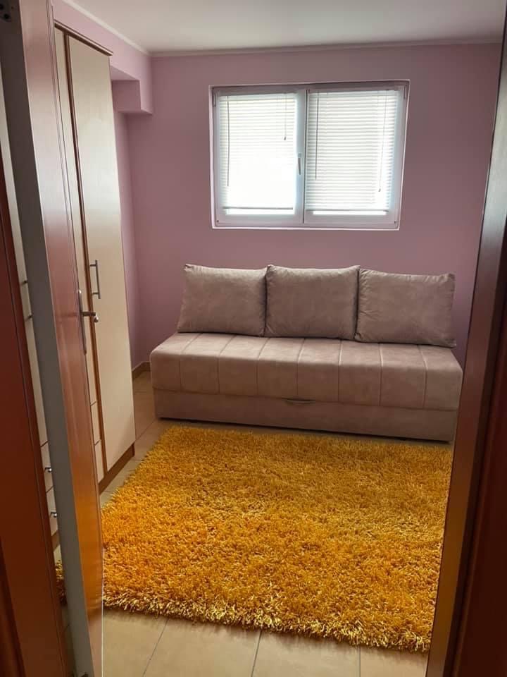 Uknjižen  namešten   odličan dvoiposoban stan   062 792 583 3