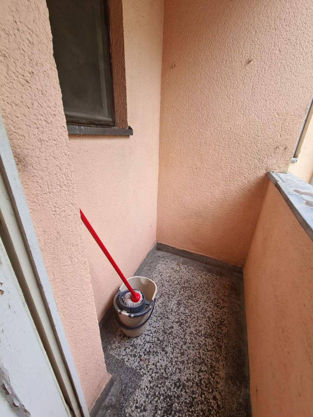 Uknjižen dvosoban stan   062 792 583 5