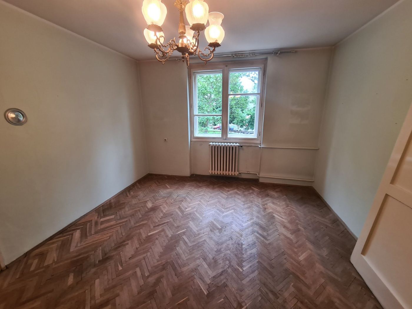 Uknjižen dvosoban stan   062 792 583 1