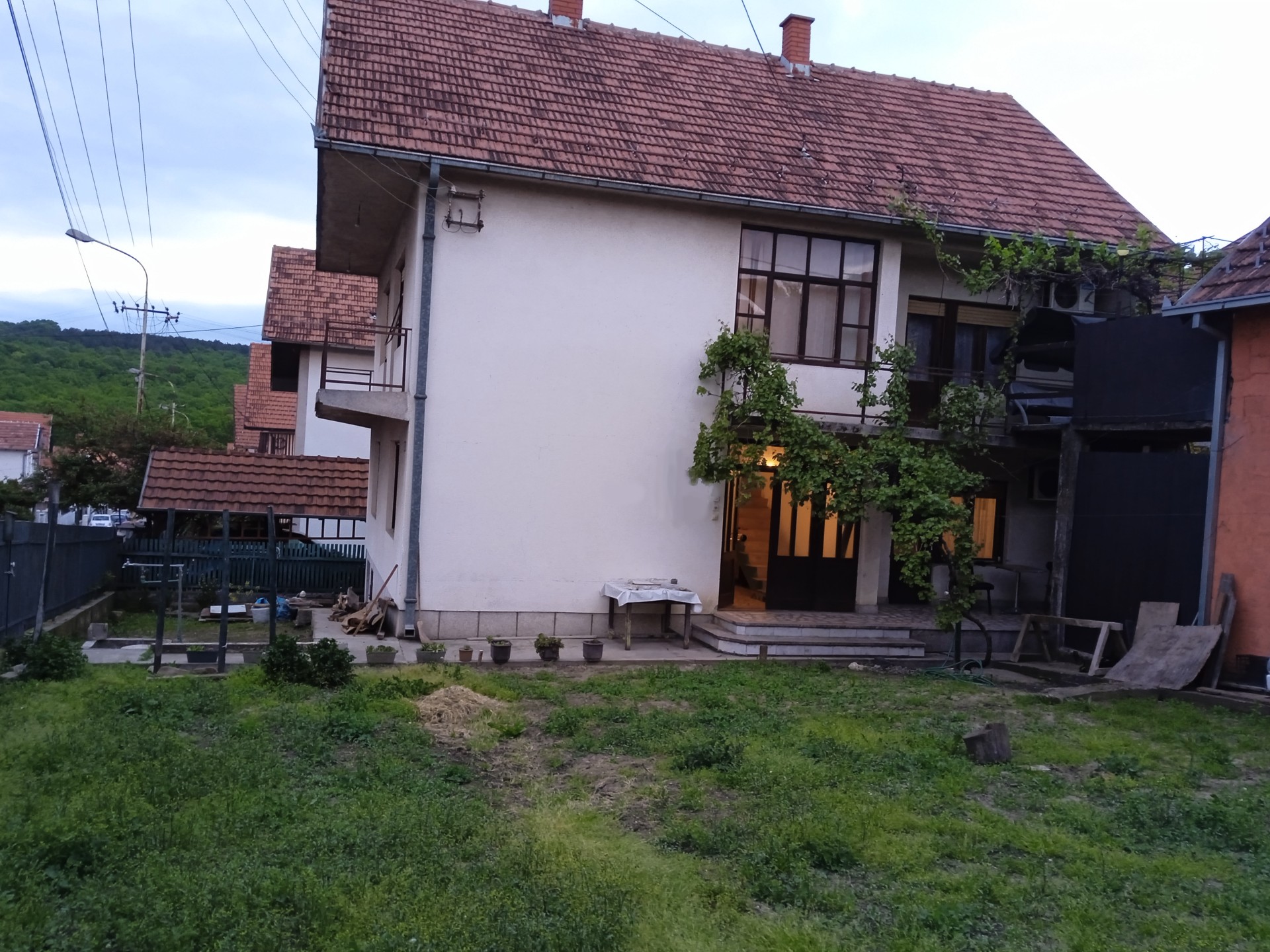 Prodajem kuću u Kragujevcu  izuzetan kvalitet gradnje  blizu centra  pored osnovne škole  u blizini park  2