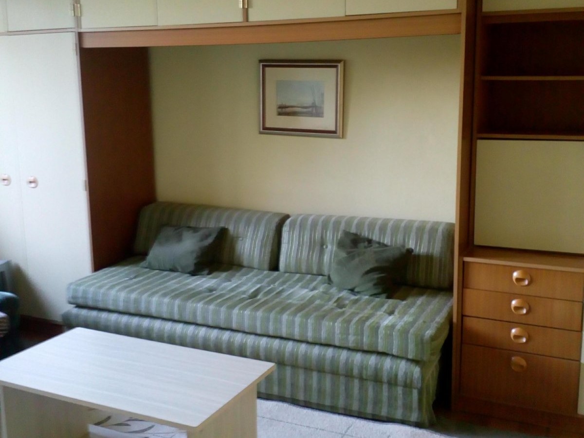 Uknjižen   odličan dvosoban stan   062 792 583 3