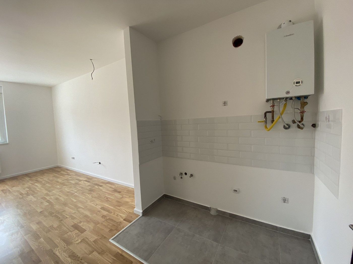 Cena sa PDV om   knjiži se kao stan   parking u ceni   062 792 583 4