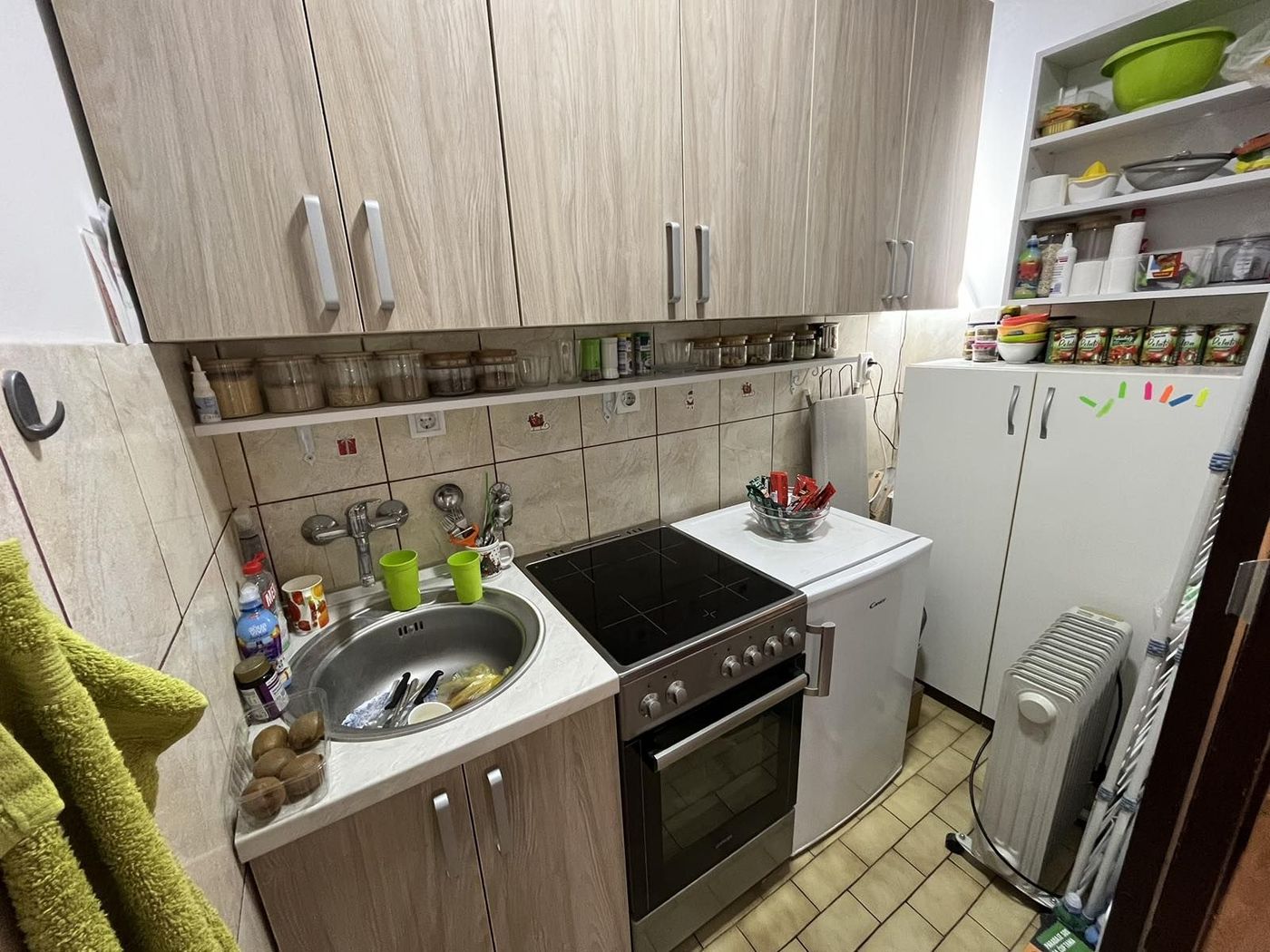 Šonsi   uknjižen jednosoban stan   fasadna cigla   062 792 583 3