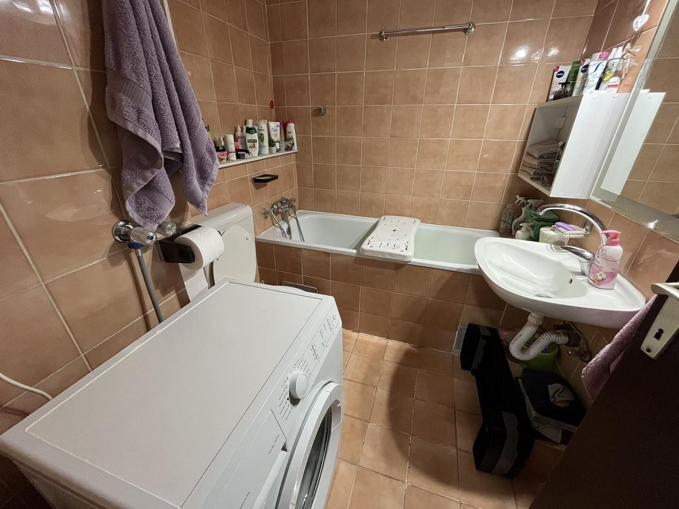 Šonsi   uknjižen jednosoban stan   fasadna cigla   062 792 583 4