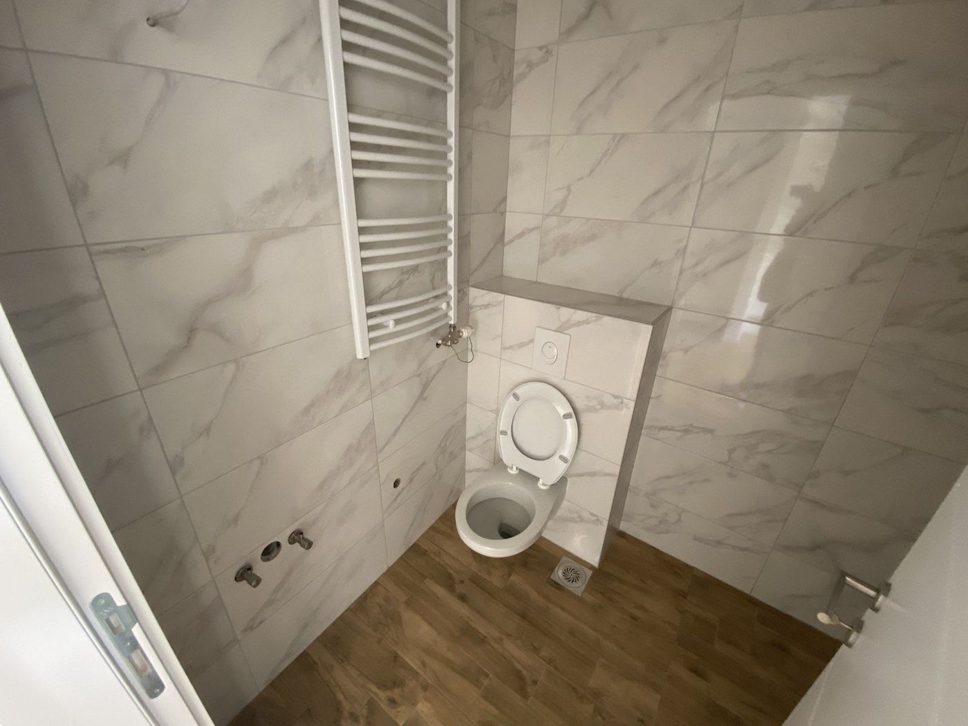 Cena sa PDV om   knjiži se kao stan   parking u ceni   062 792 583 5